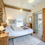 Hotel The Long Barn *
