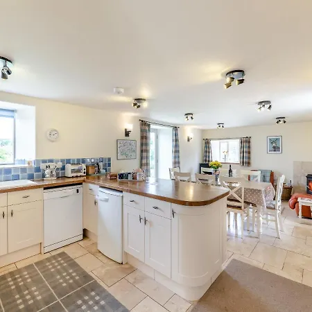 The Long Barn Отель *