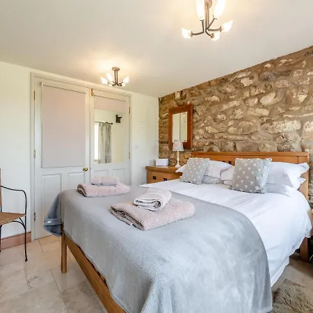 The Long Barn Отель *