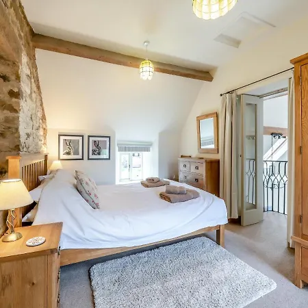 Отель The Long Barn *