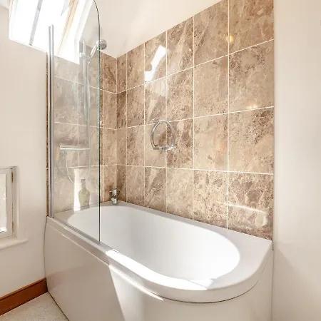 The Long Barn Отель Готленд