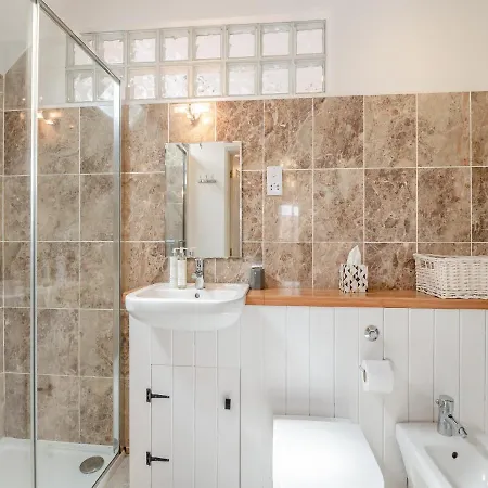 The Long Barn Отель